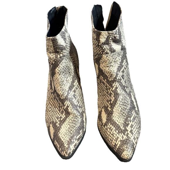 Qupid Booties Snake Skin Black White Block Heel Boots Womens Shoes 7 Pointed Toe - Picture 1 of 9